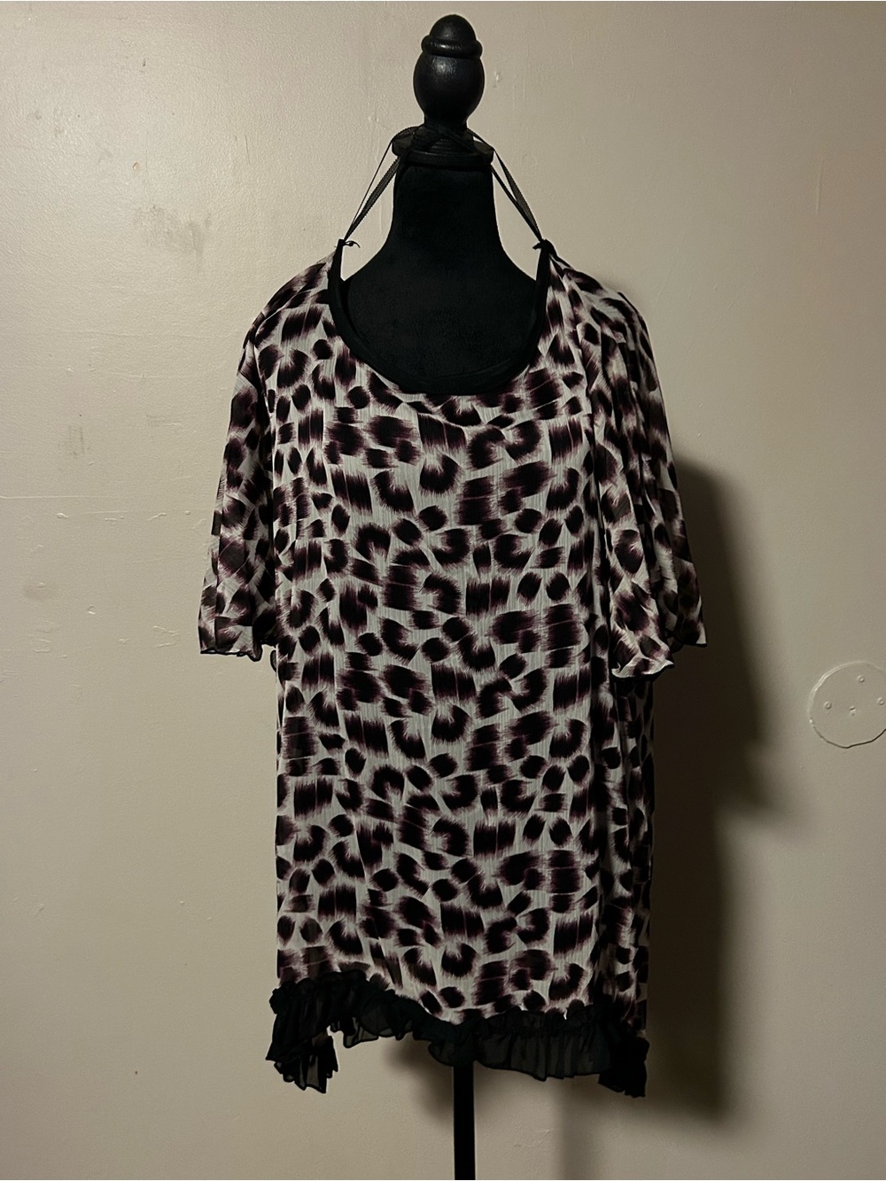 Plus-Size Black and White Abstract Spot Tunic with Ruffle Hem